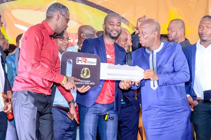 Distinction des meilleurs acteurs du Zouglou / Le groupe ‘’Les Patrons’’ remporte un véhicule