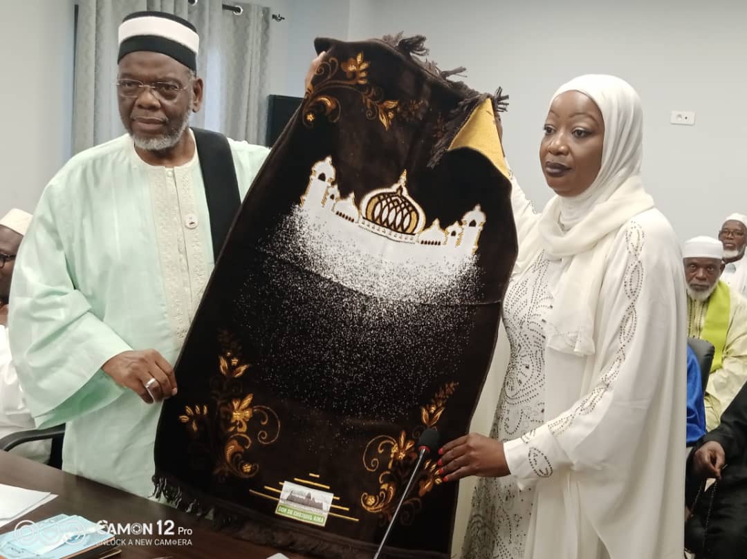 Solidarité Ramadan 2022 / La FIRAPE offre des tapis de prière au COSIM