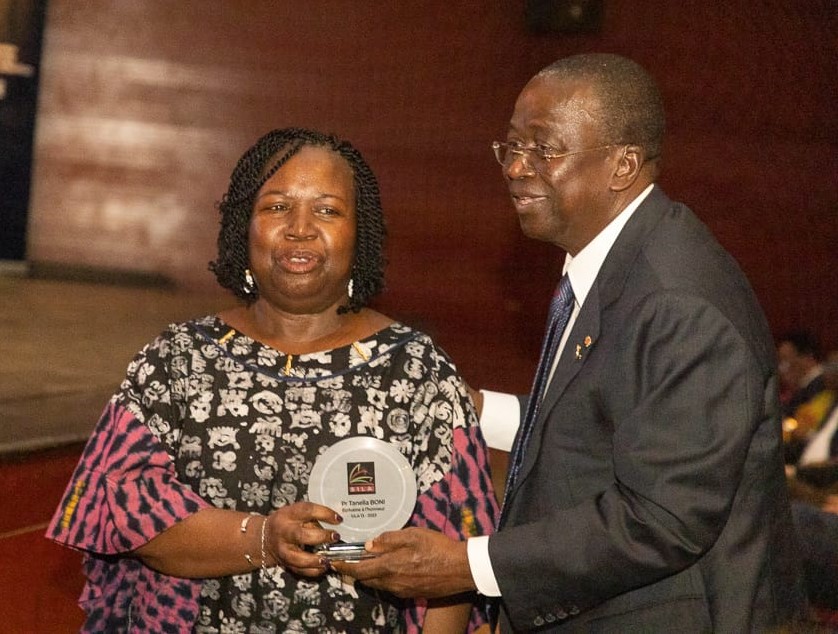 Écrivaine à l’honneur du SILA 13 / Professeure Tanella Boni parle de l’impact des NTIC sur le livre