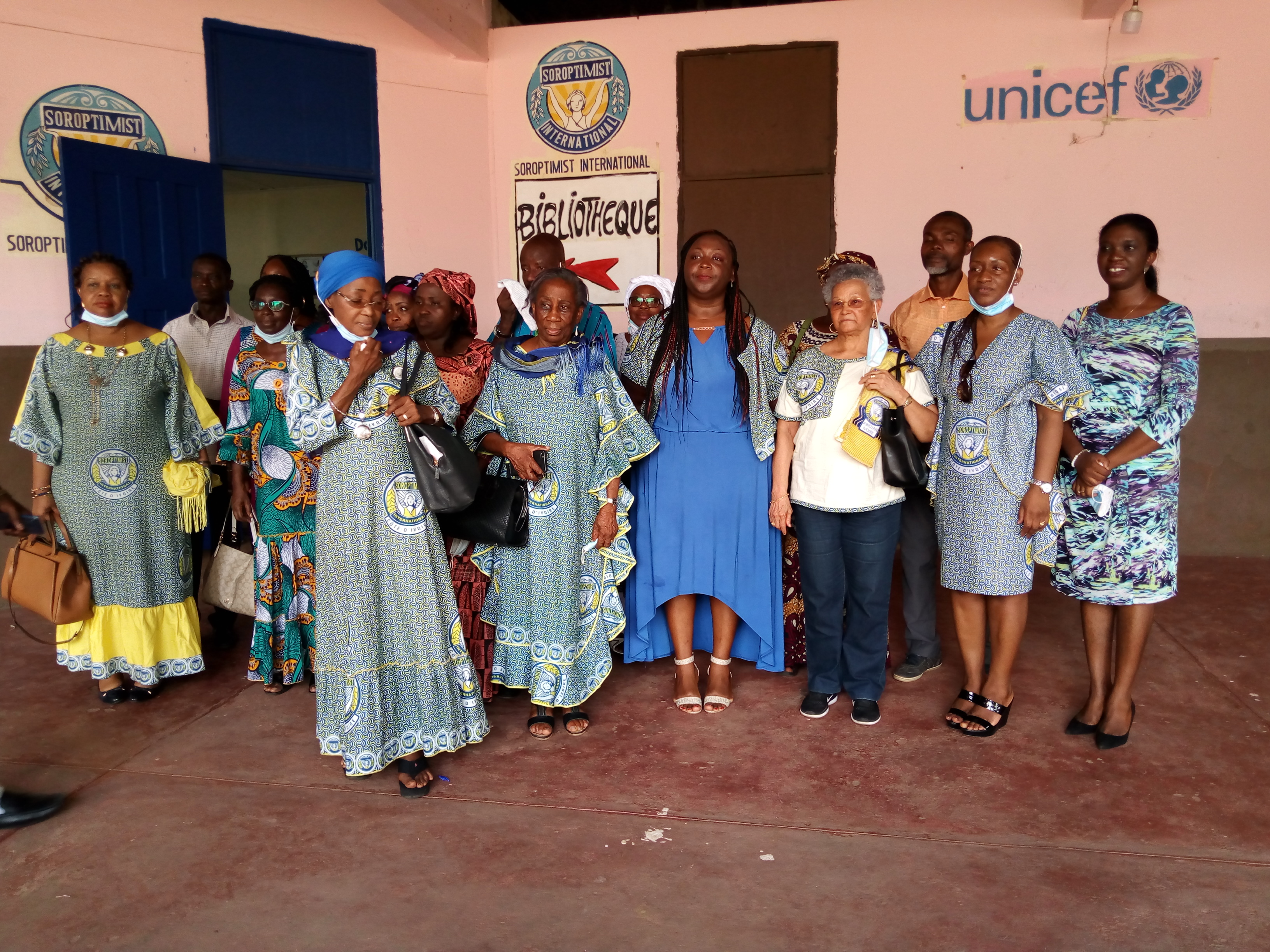 Action sociale / Le Club Abidjan Ivoire fait dons de matériels informatiques et didactiques