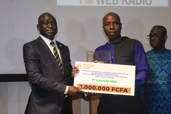 Prix Alfred Dan Moussa et Samba Koné / Serge Alain Koffi et Alerte Info les grands lauréats
